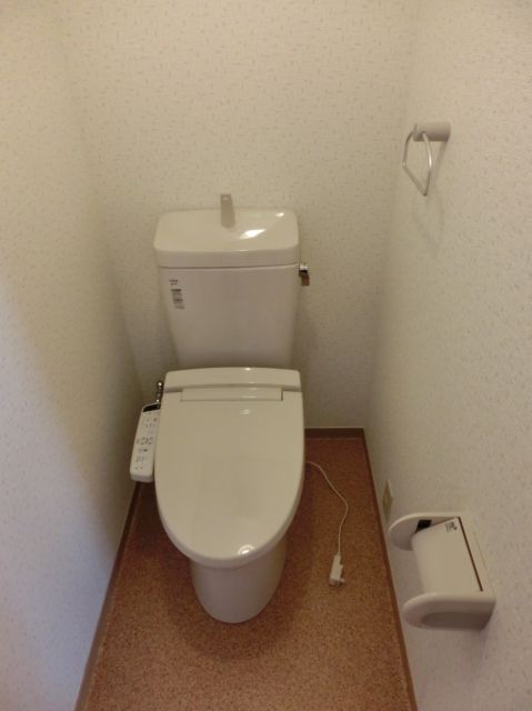 トイレ　温水洗浄便座です