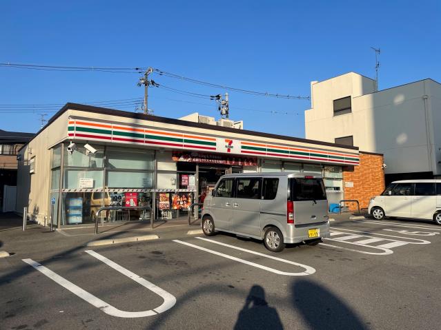 コンビニ　セブンイレブン（コンビニ）まで225m