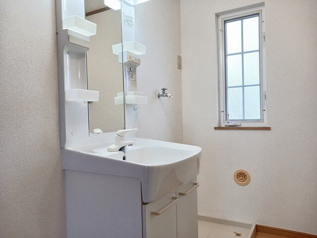 洗面設備　脱衣スペースもあります