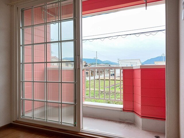 バルコニー　お洗濯にも便利なバルコニー付き