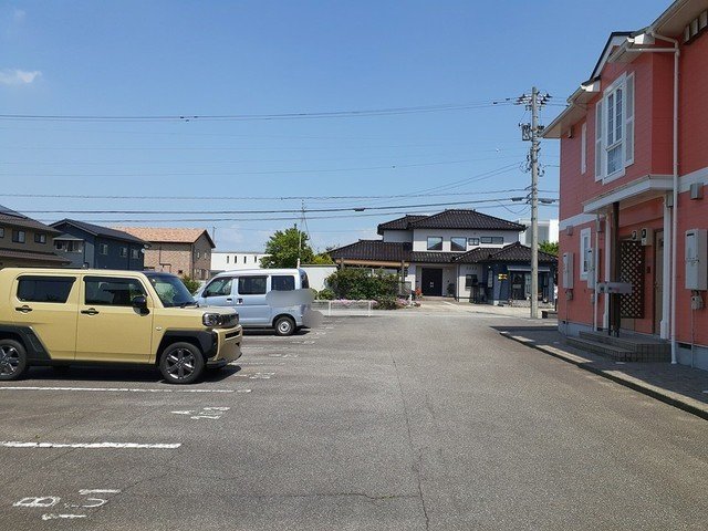 駐車場　車をお持ちの方に嬉しい駐車場付きの物件です