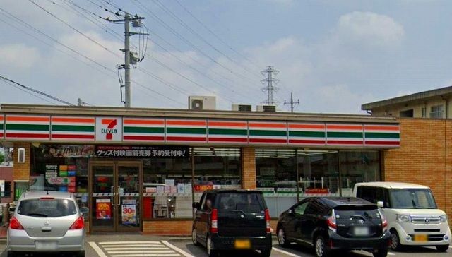 コンビニ　セブンイレブン伊勢崎新栄町店（コンビニ）まで500m