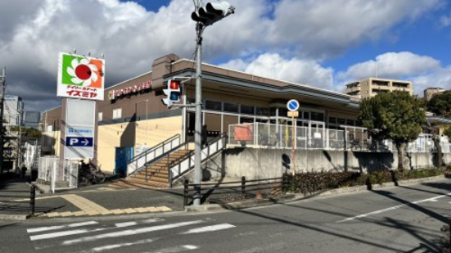 スーパー　イズミヤ 上新田店（スーパー）まで610m