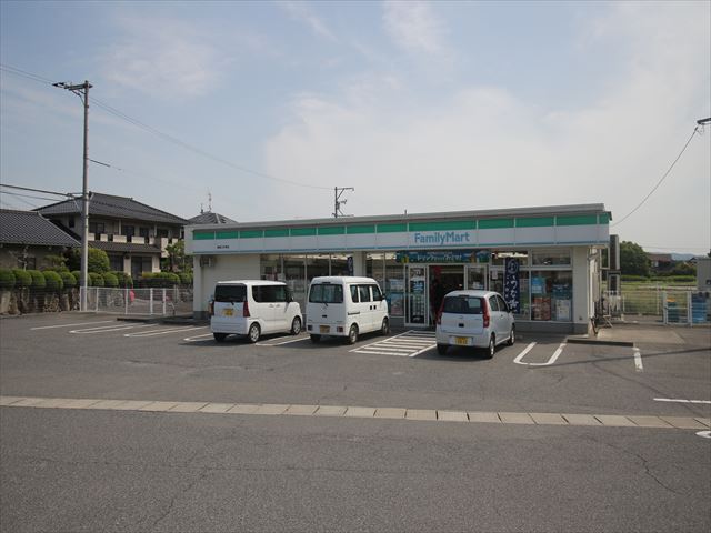 コンビニ　ファミリーマート西条三升原店（コンビニ）まで453m
