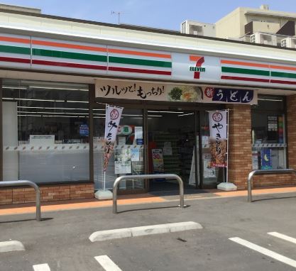 コンビニ　セブンイレブン（コンビニ）まで541m