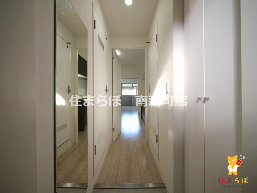 玄関　「気になったら、LINEで気軽に相談できますよ。」