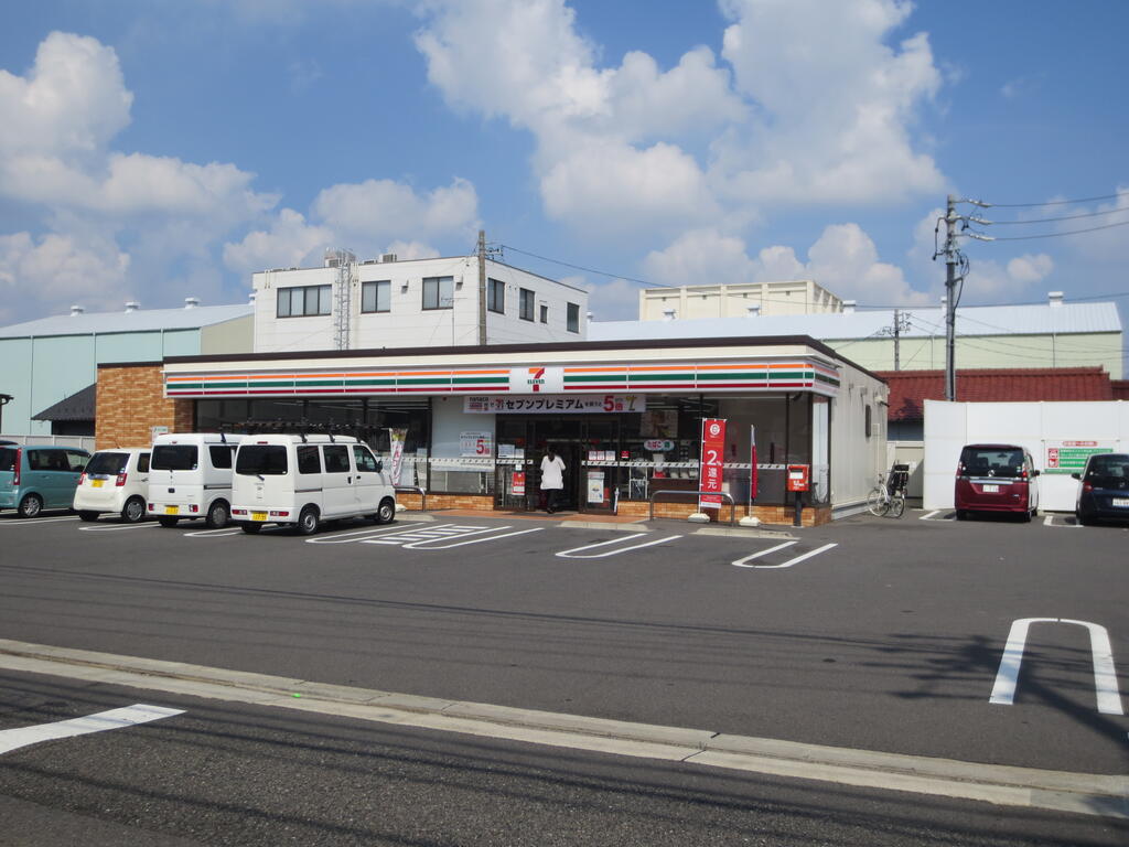コンビニ　セブンイレブン一宮貴船町3丁目店（コンビニ）まで671m