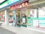 コンビニ　ファミリーマート 足立綾瀬三丁目店（コンビニ）まで208m
