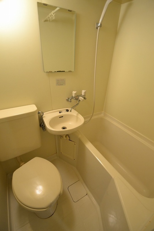 バス・シャワールーム　キレイに整備されてます♪