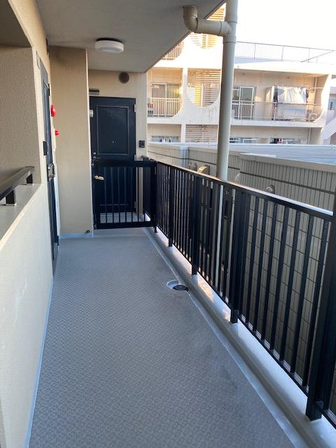 玄関　玄関前にポーチあり。景色を見るとスカイツリーが見えます。