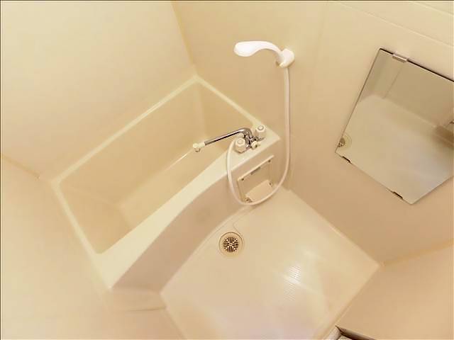 バス・シャワールーム　バスルームです