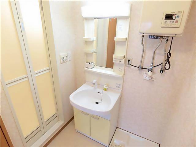 洗面設備　洗髪洗面化粧台です