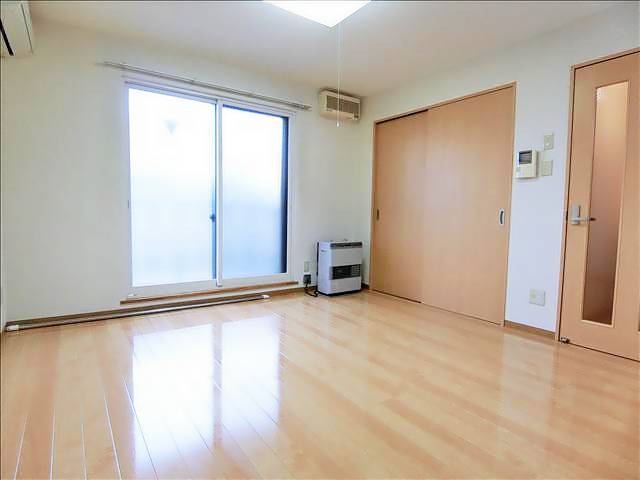 居室・リビング　明るい印象のリビングです