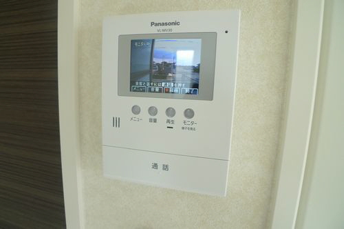 セキュリティ　モニタ付インターホンで来客の確認ができます。