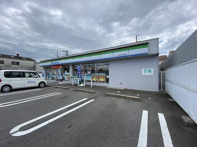 コンビニ　ファミリーマート（コンビニ）まで1389m