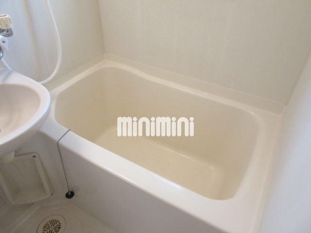 バス・シャワールーム　３点ユニットの浴槽です。