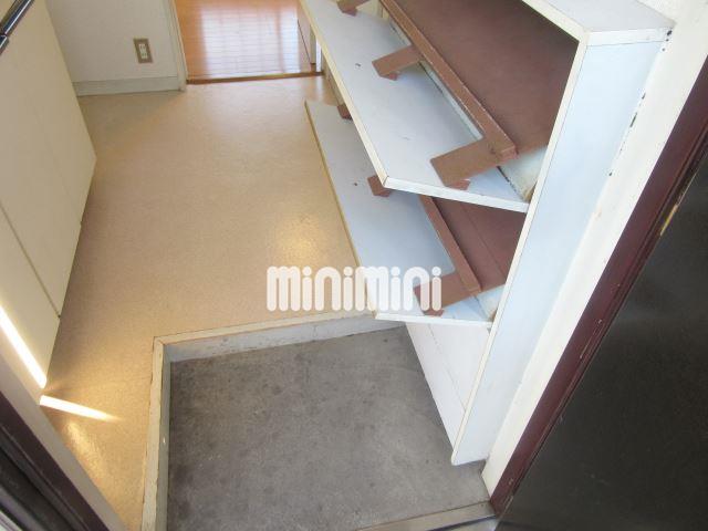 玄関　下駄箱付きの玄関です。