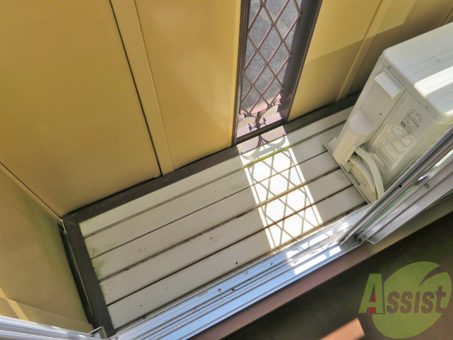 バルコニー　バルコニーは天気の良い日には洗濯物も良く乾きそうですね。