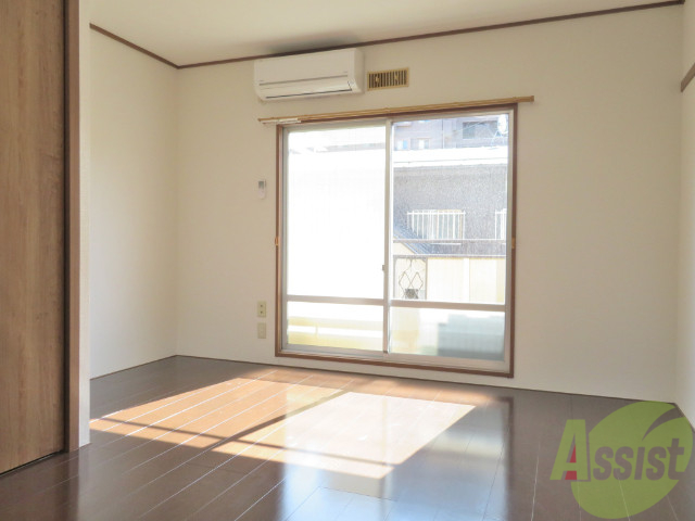 居室・リビング　リビングは陽当たりの良いお部屋になっています。