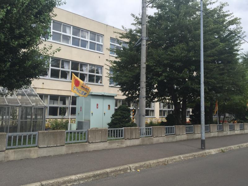 中学校　札幌市立発寒中学校（中学校）まで1096m