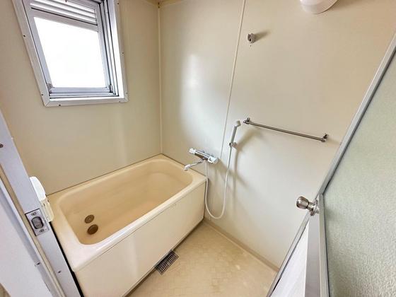 バス・シャワールーム　※別部屋の写真です