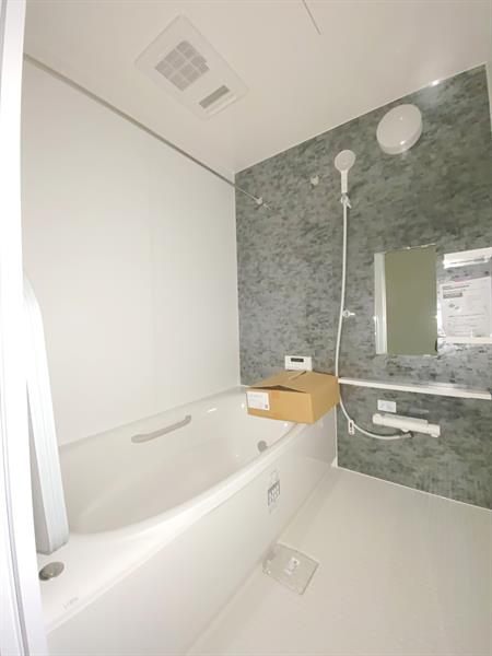 バス・シャワールーム　浴室暖房乾燥機付きです