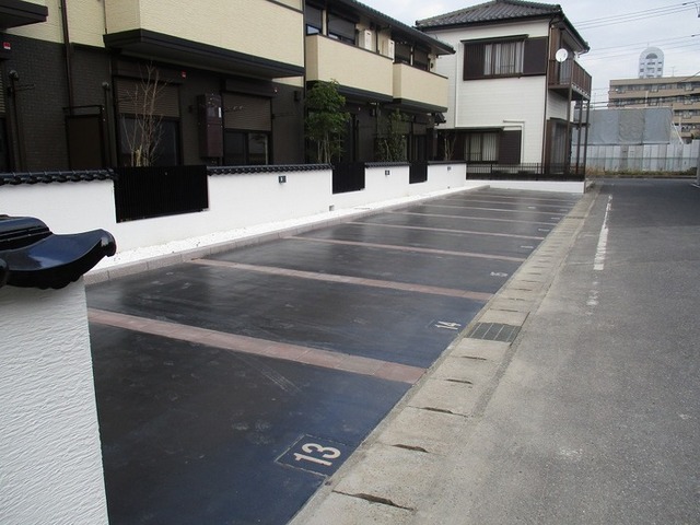 駐車場　敷地内駐車場