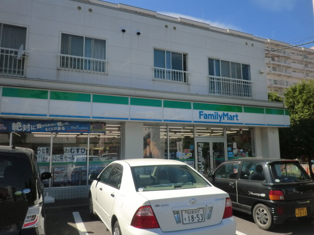 コンビニ　ファミリーマート東札幌6条店（コンビニ）まで225m