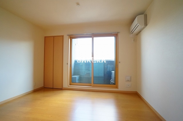 居室・リビング　こちらのリビングで趣味の時間をお楽しみください♪