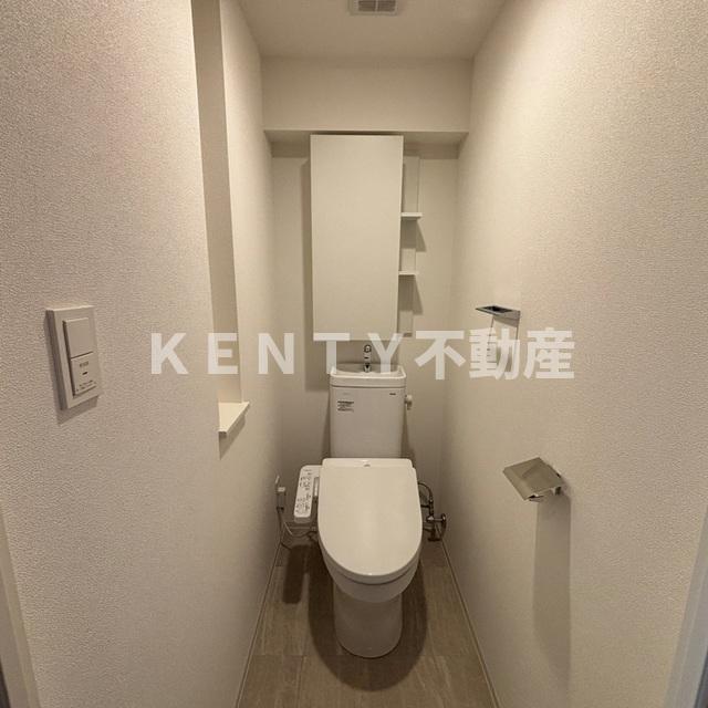 トイレ　落ち着いた色調のトイレです