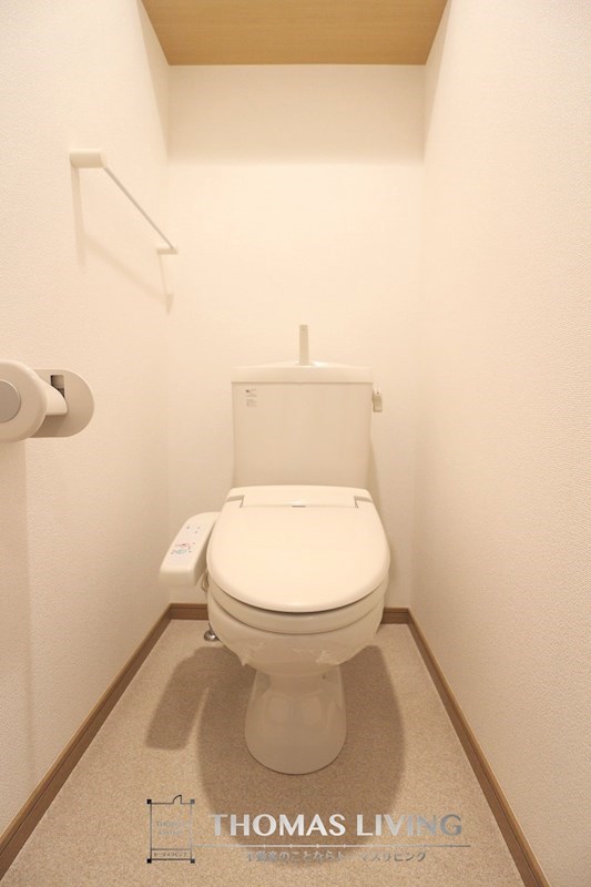 トイレ　温水洗浄便座付きです。