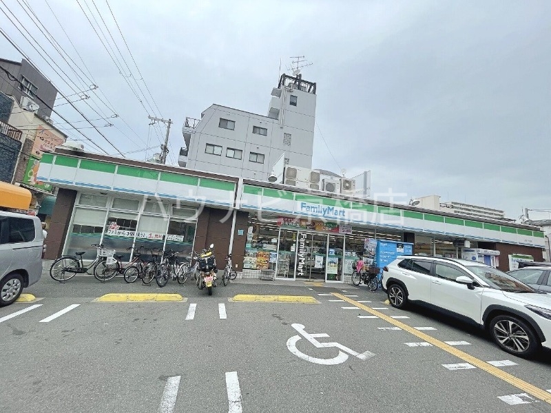 コンビニ　ファミリーマート大阪工大前店（コンビニ）まで125m