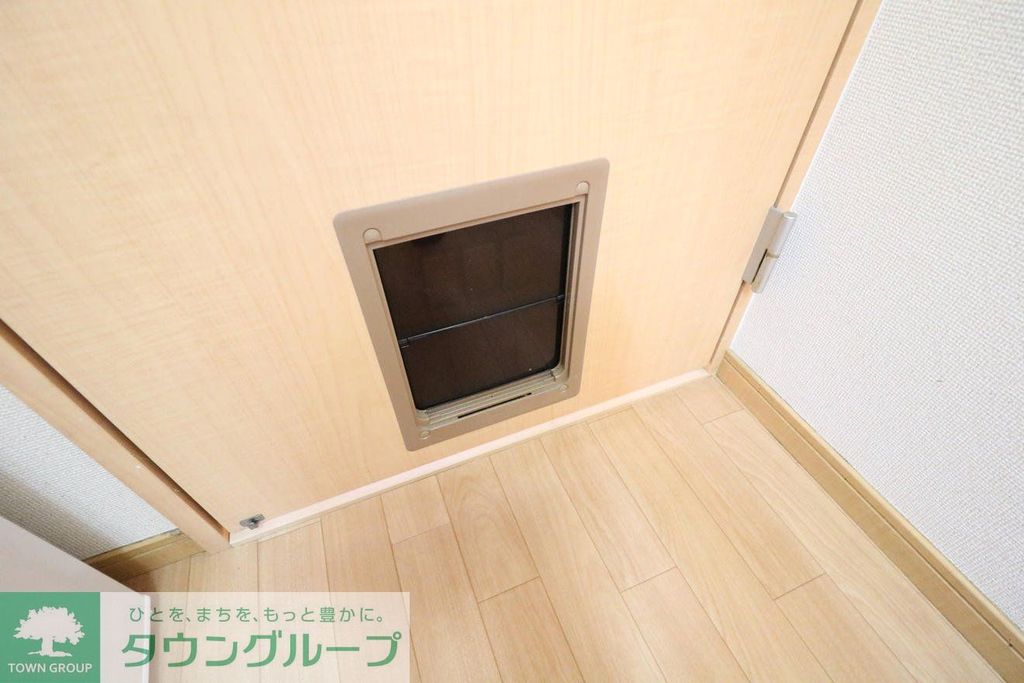 その他　ペット専用の出入口が設置されています