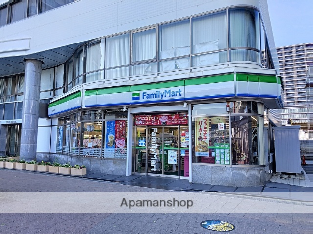 コンビニ　ファミリーマート（コンビニ）まで493m