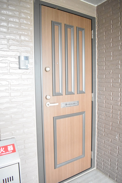 エントランス　ダブルロックのドアです。