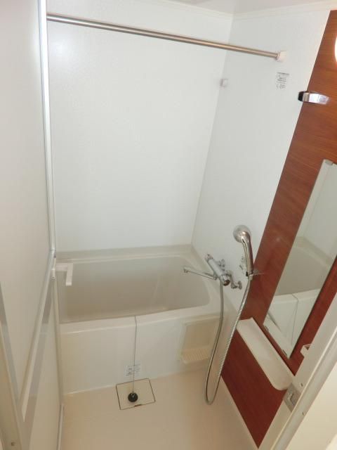 バス・シャワールーム　深さのある浴槽