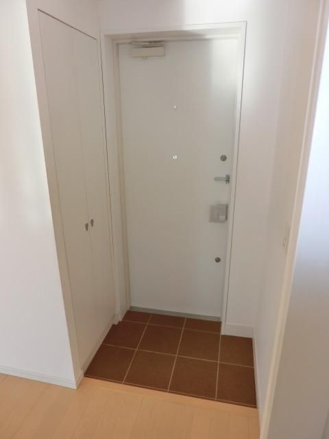 玄関　収納ボックス付き玄関