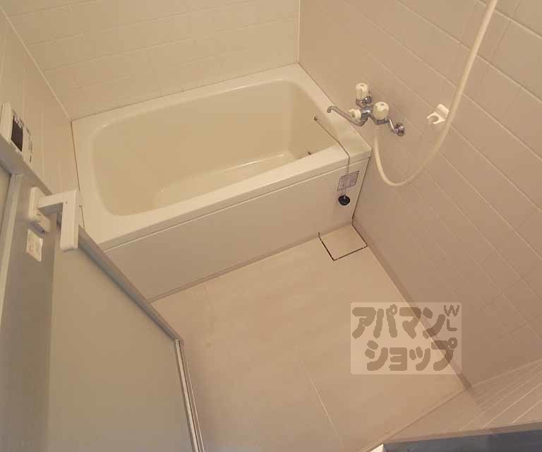 バス・シャワールーム　ゆったり入れますね！