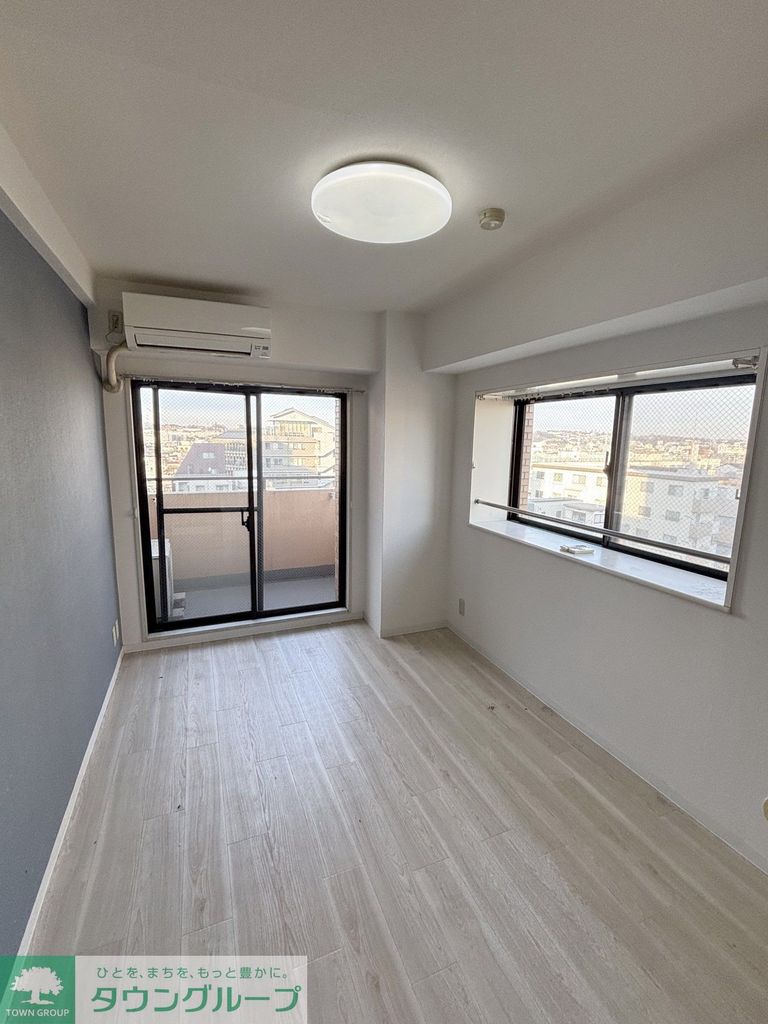 居室・リビング　２面採光なので気持ちの良いお部屋です♪