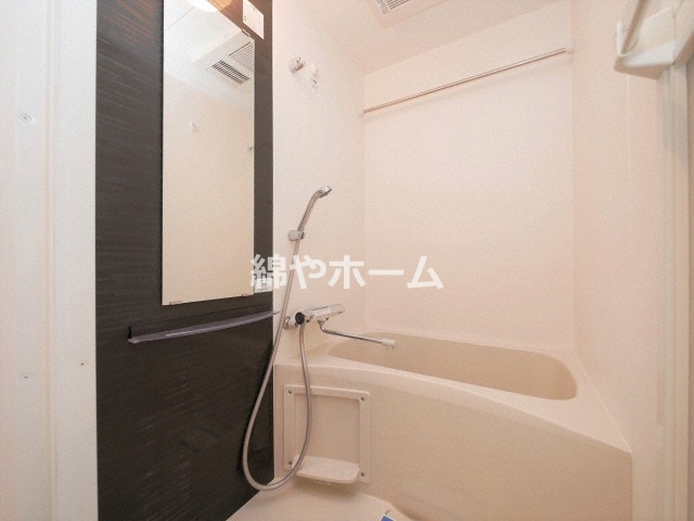 バス・シャワールーム　落ち着いた空間のお風呂です