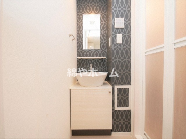 洗面設備　独立洗面化粧台が付いています