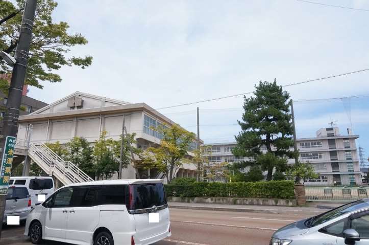 小学校　浅野町小学校（小学校）まで805m