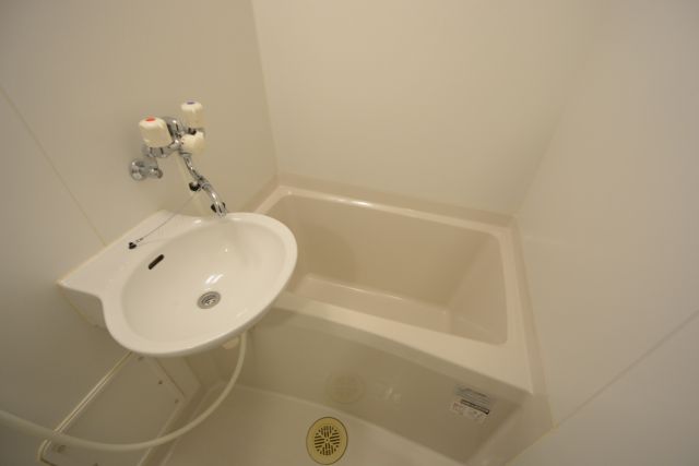 バス・シャワールーム　浴室乾燥機付きで便利です！