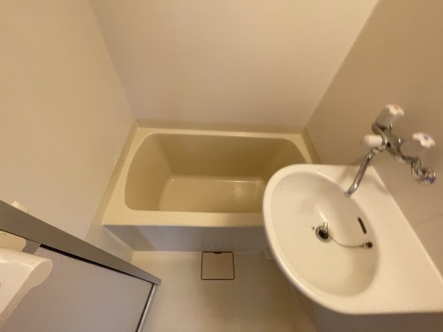 洗面設備　コンパクトで使いやすい洗面所