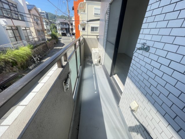 バルコニー　暖かな日差しのふりそそぐバルコニー