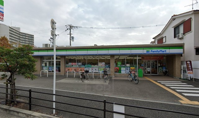 コンビニ　ファミリーマート　豊中城山町（コンビニ）まで400m