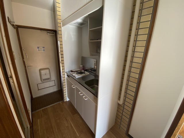 玄関　※別号室の写真です。