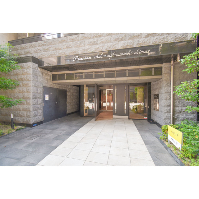 エントランス　落ち着いたエントランスです