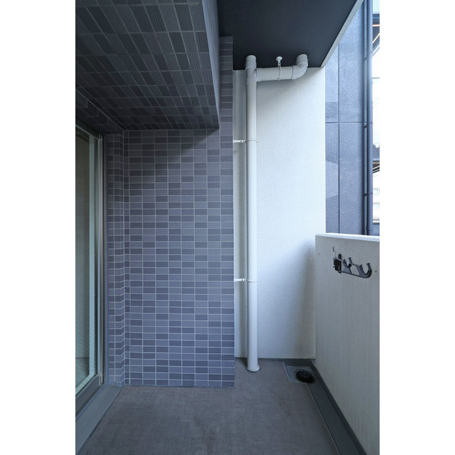 バルコニー　暖かな日差しのふりそそぐバルコニー