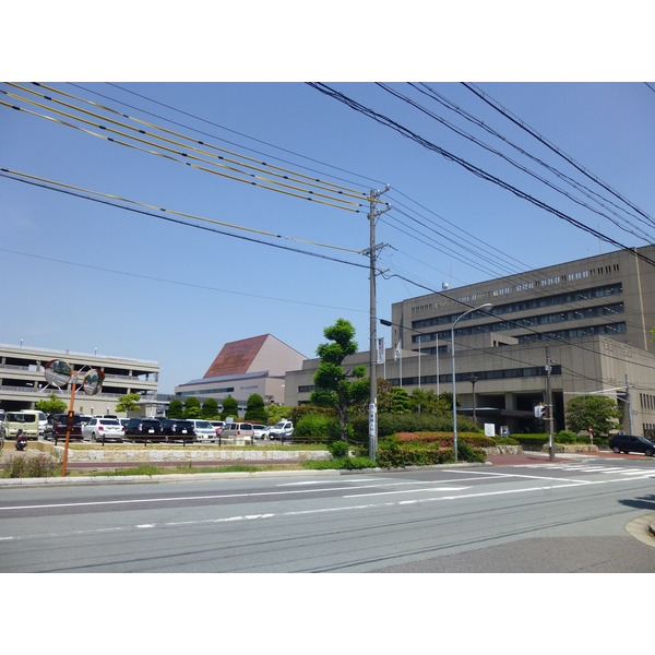 役所　津市役所（役所）まで360m